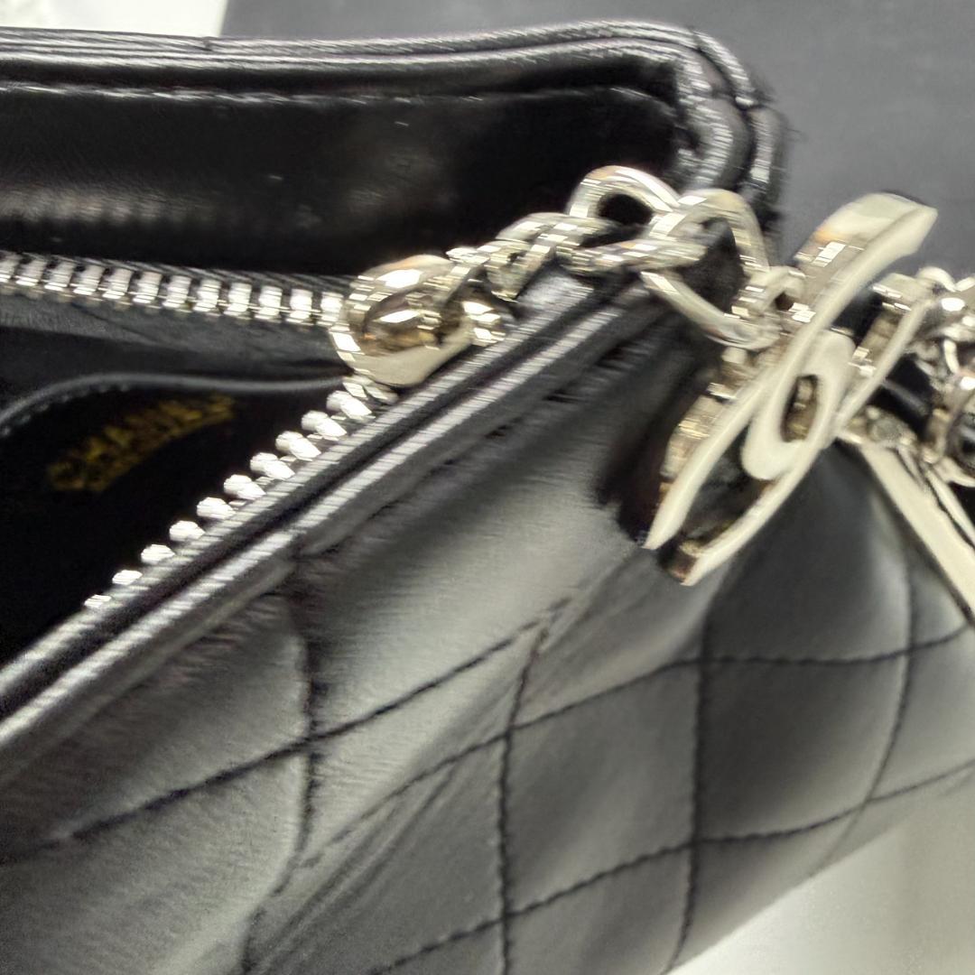 ブラックレザーショルダーバッグ