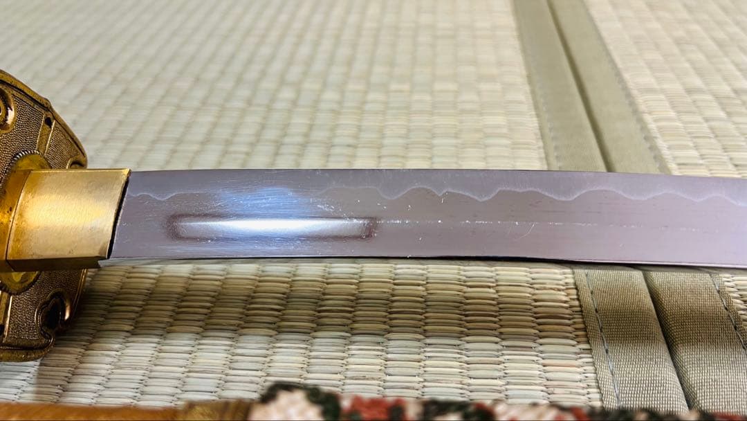 模造刀 太刀 桐家紋 梨子地塗り 龍目貫 陣太刀 やや難あり 250505-2