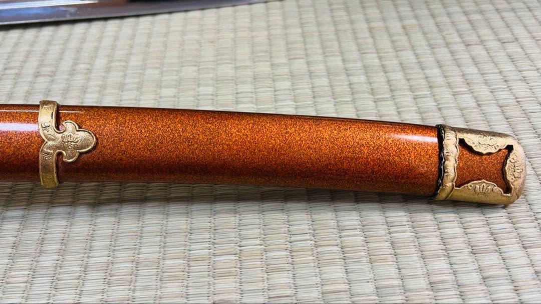 模造刀 太刀 桐家紋 梨子地塗り 龍目貫 陣太刀 やや難あり 250505-2