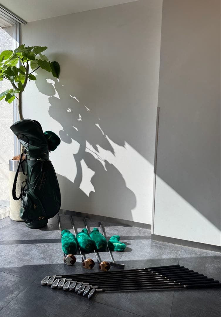 【名品・美品が60%OFF！ 14本フルセット・本革ゴルフバッグ&ヘッドカバー】