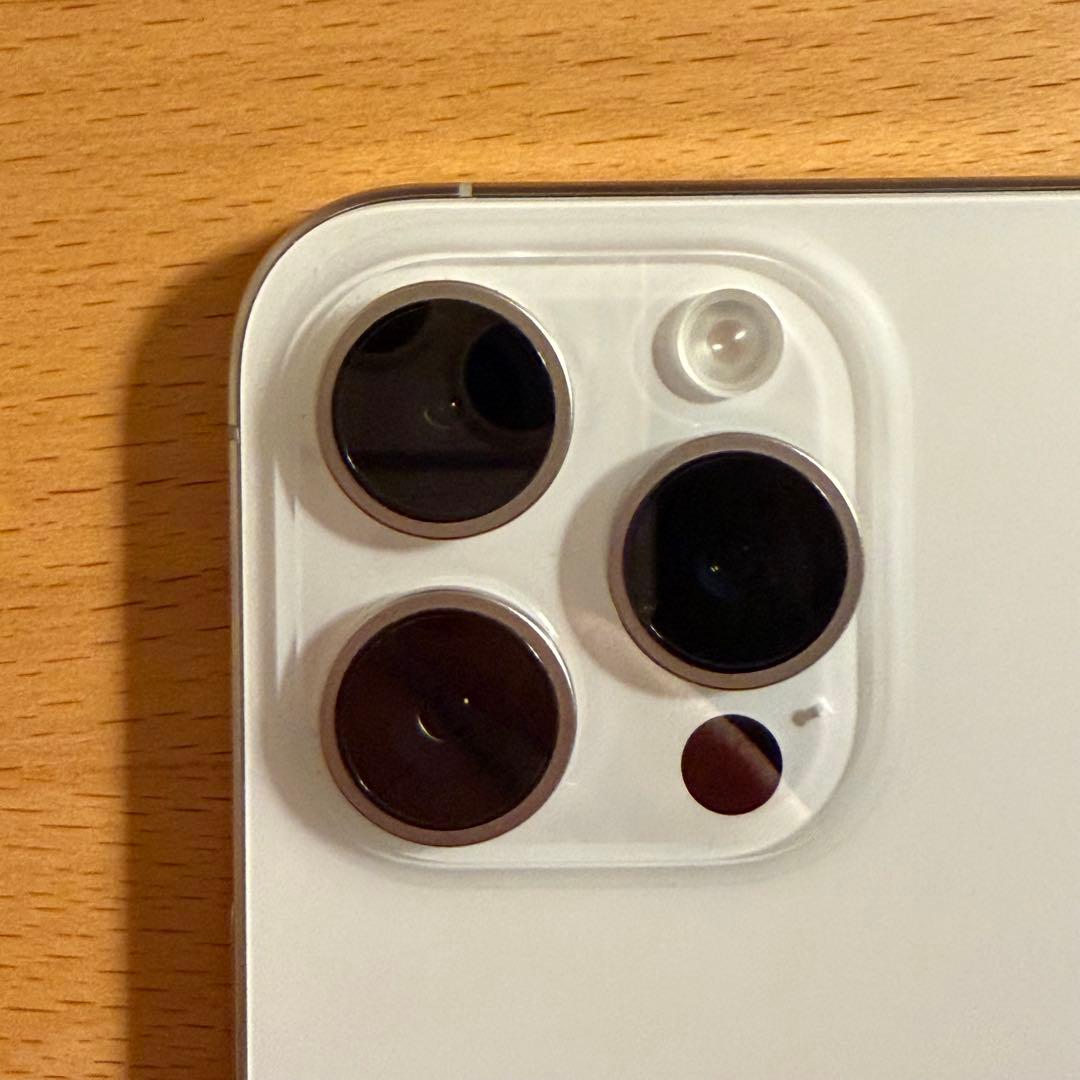 Apple iPhone 15 Pro ホワイトチタニウム 本体 15pro