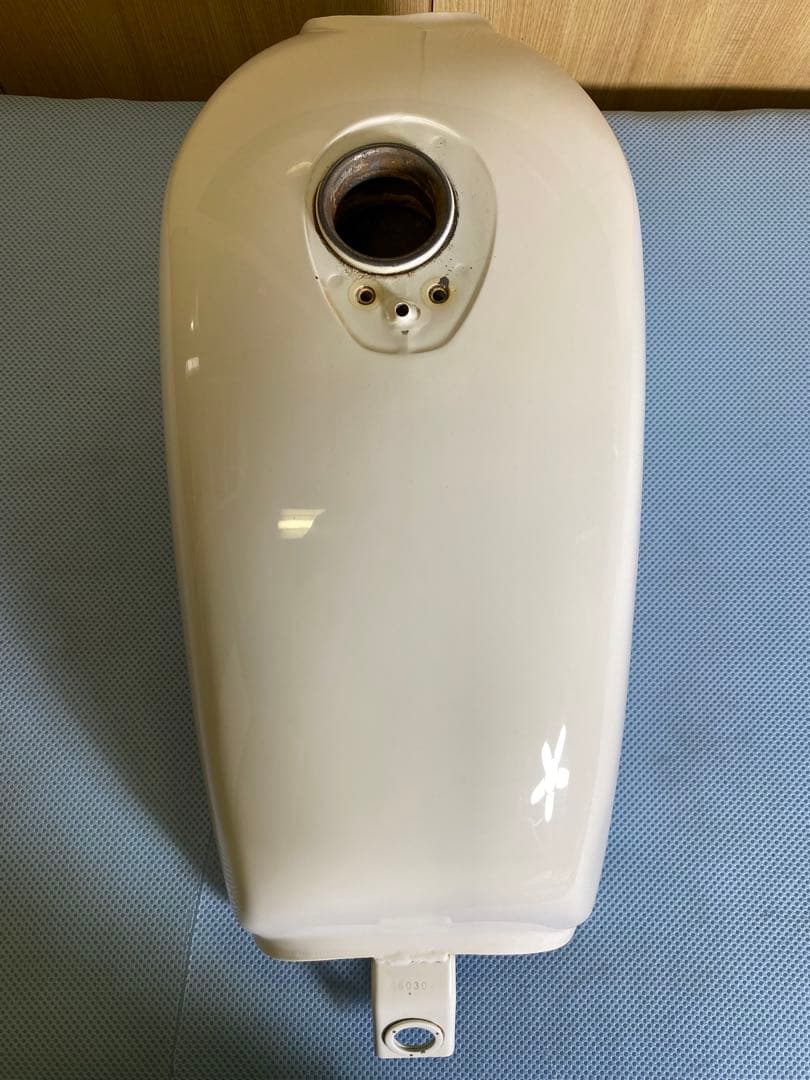 250TR 白　フューエルタンク　純正　キャブ