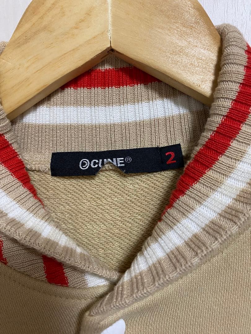 CUNE スタジャン サイズ2 ベージュ/赤