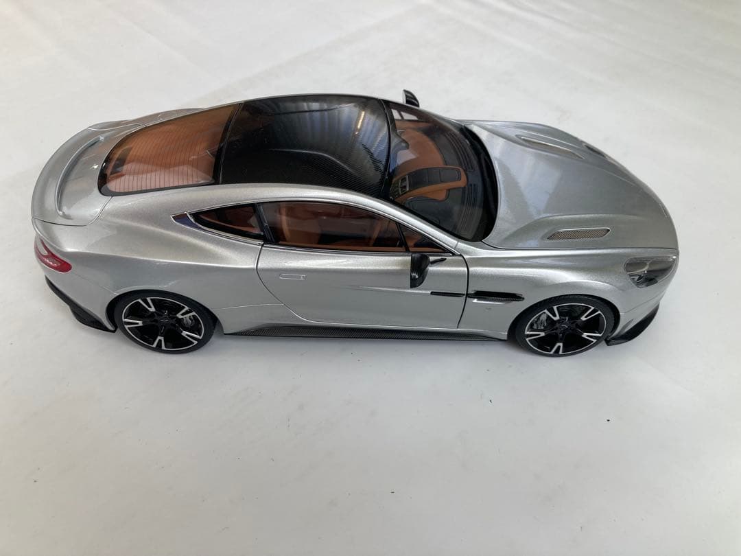 AUTO art 1/18 アストンマーチン バンキッシュ