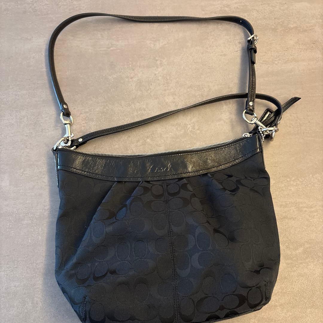 コーチ　ショルダーバッグ　2way シグネチャー　黒　クロスボディ
