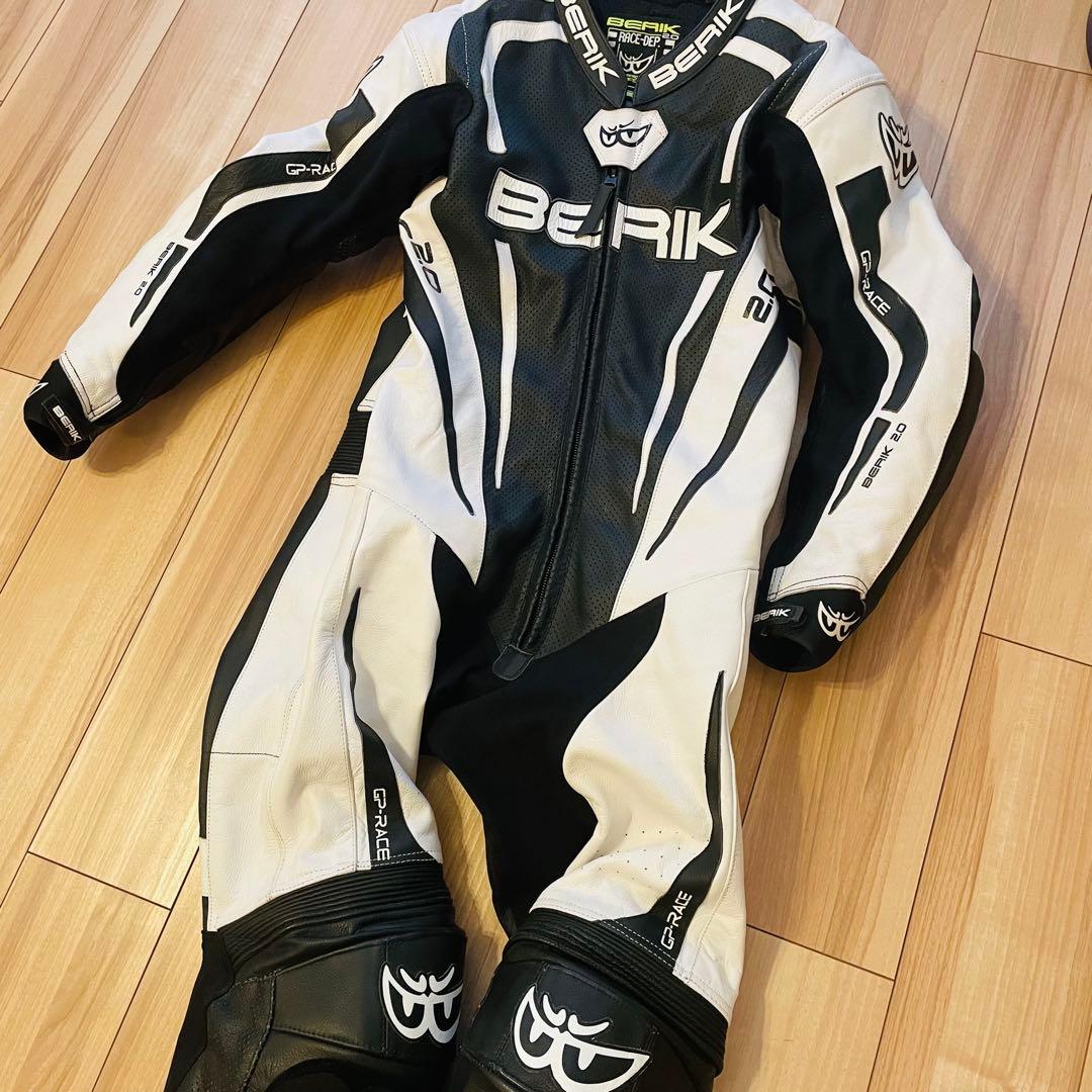 【極美品】BERIK 2.0革ツナギ レーシングスーツ 胸・脊髄プロテクター54