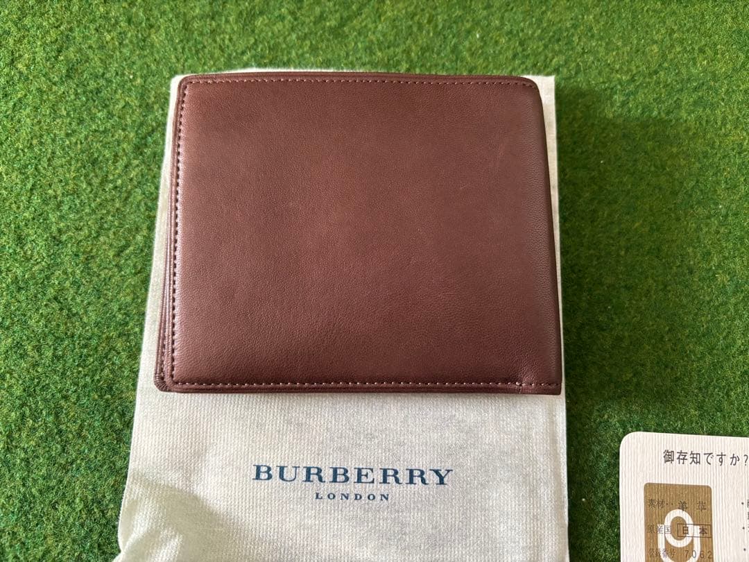 Burberry 二つ折り財布 本革　YD 251 AE 54