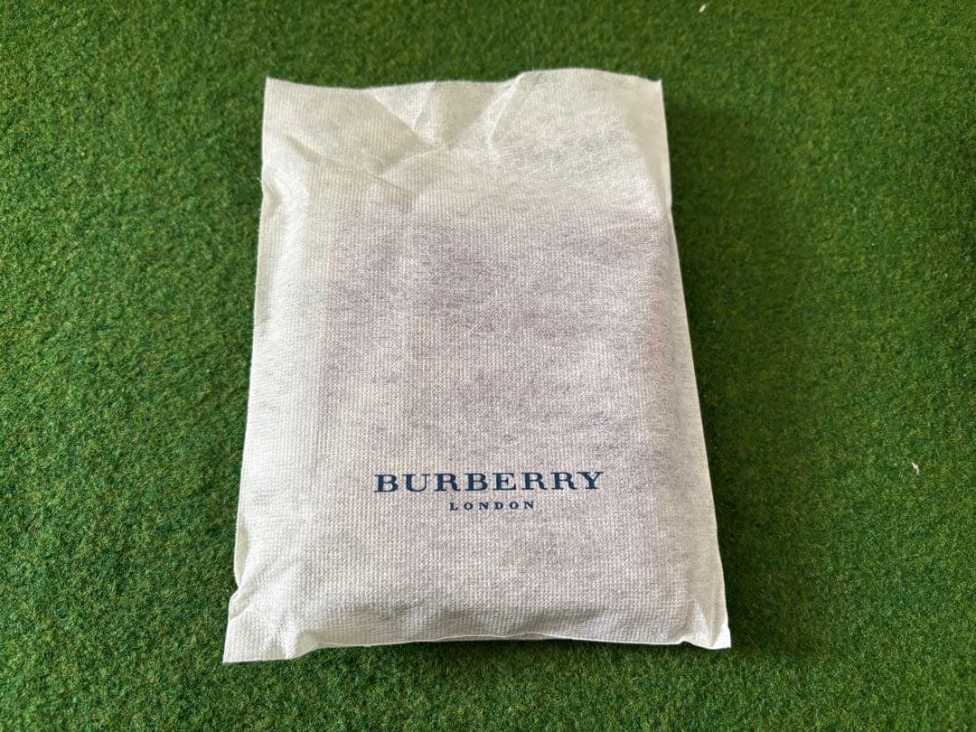 Burberry 二つ折り財布 本革　YD 251 AE 54