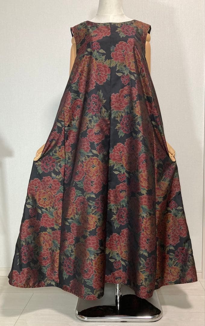 着物リメイク　大島紬ロングフレアワンピース（後ろVネック）着丈128㎝