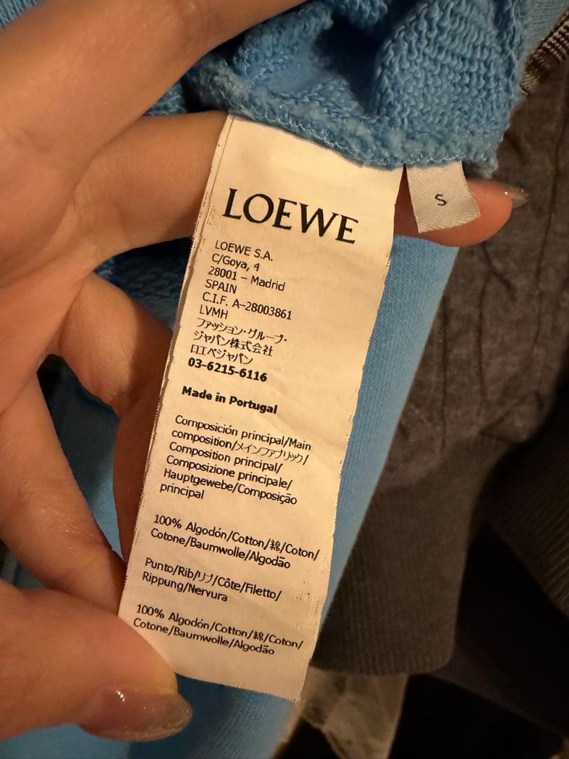 【12/31まで年末SALE】 LOEWE ロエベクロップドアナグラムパーカー