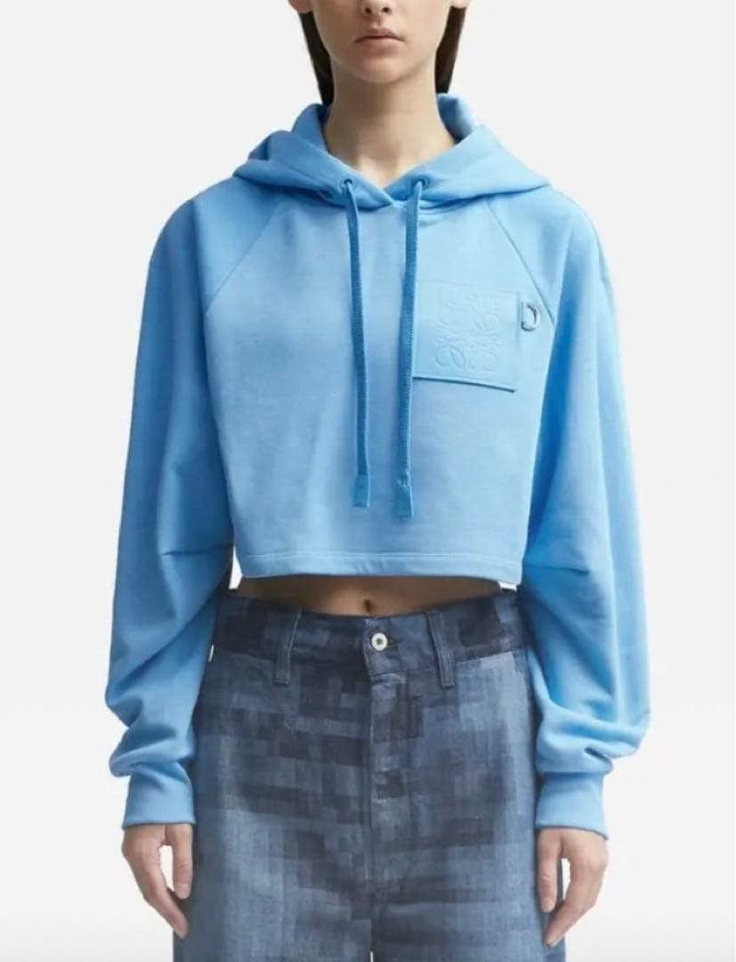 【12/31まで年末SALE】 LOEWE ロエベクロップドアナグラムパーカー