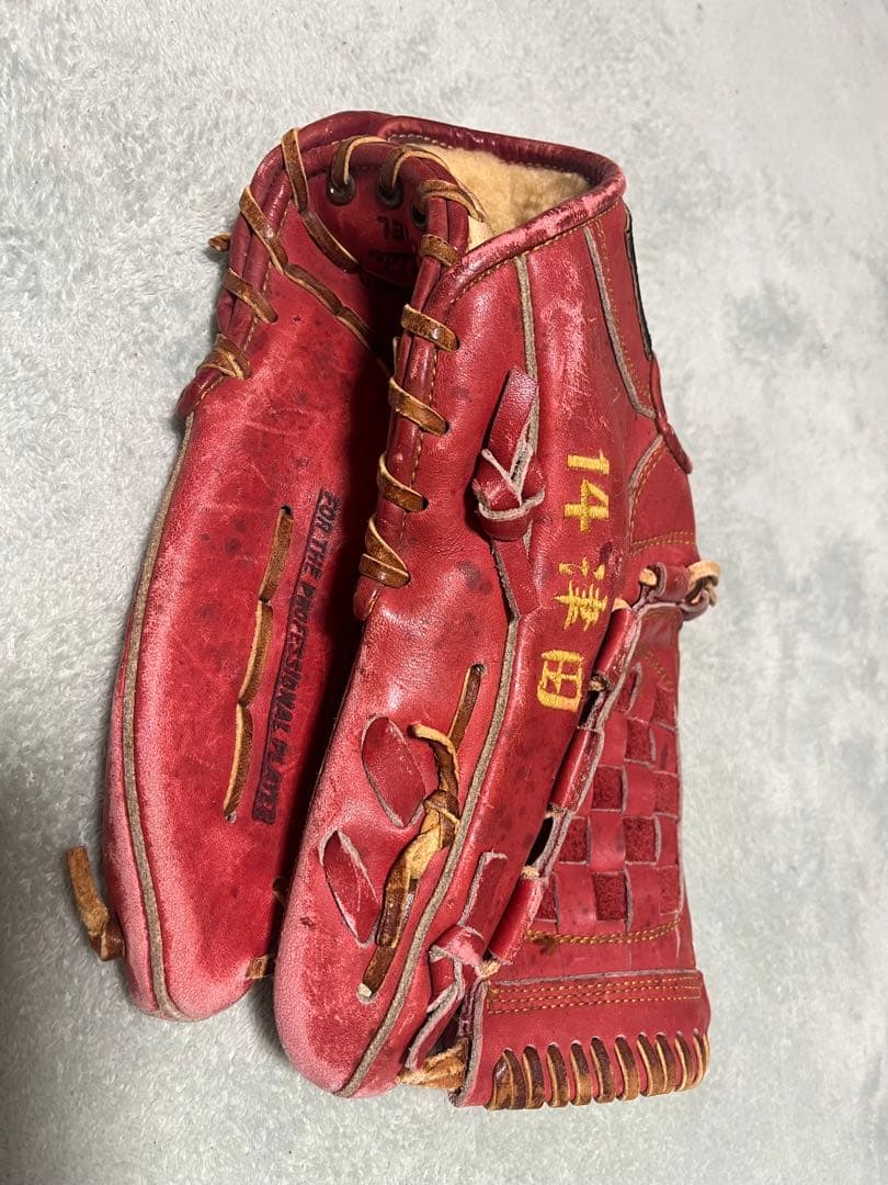 津田恒実　グローブ