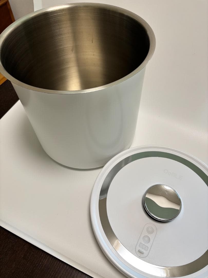 OoBLE 真空 食品保存容器 ホワイト ステンレス USED （3）