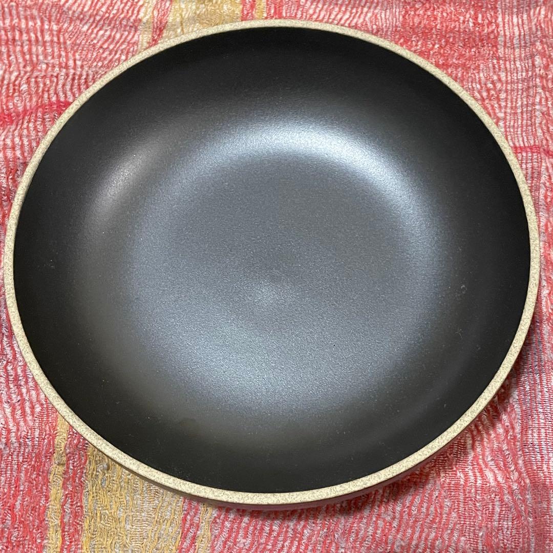 HASAMIPORCELAIN黒とベージュのマグカップと食器のセット