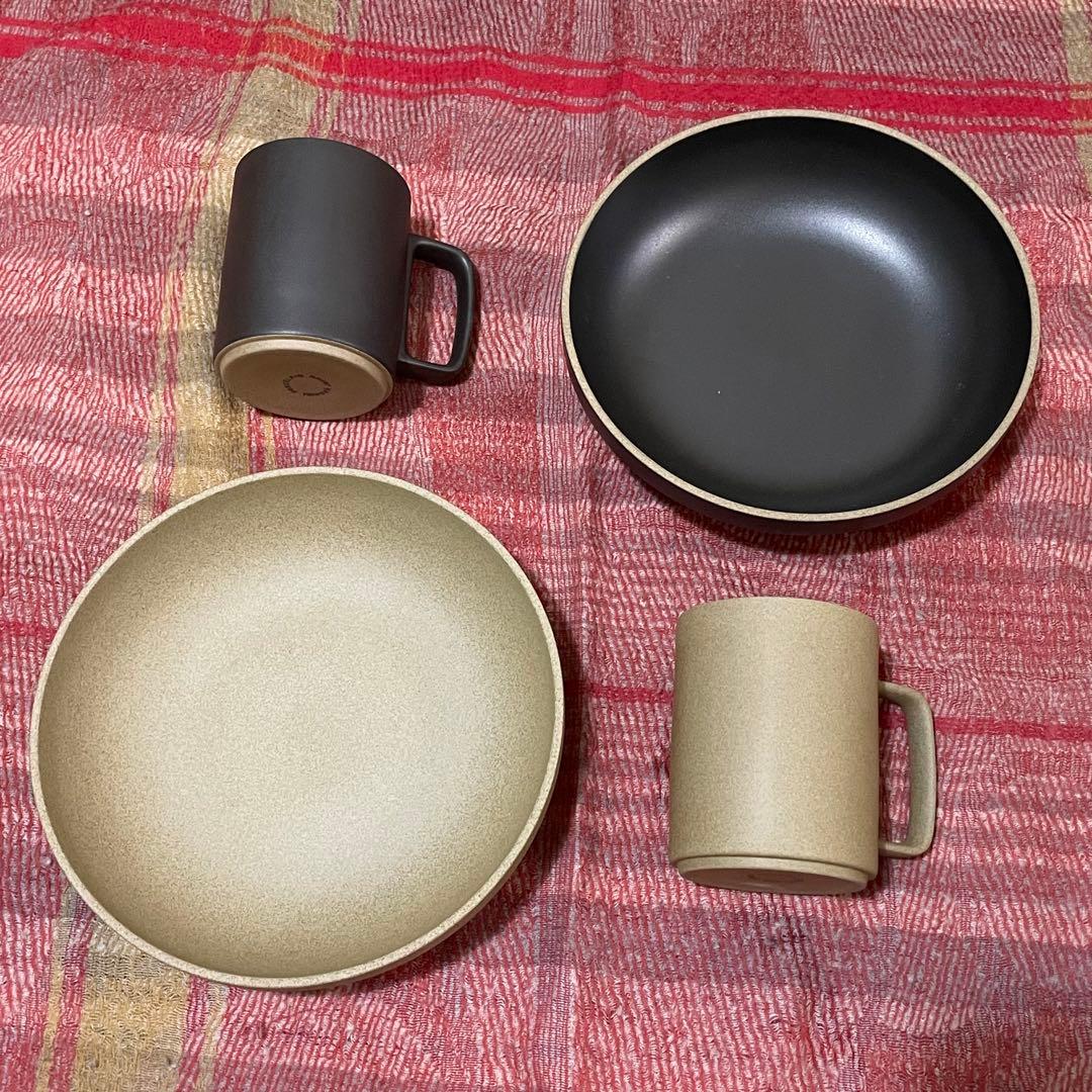 HASAMIPORCELAIN黒とベージュのマグカップと食器のセット