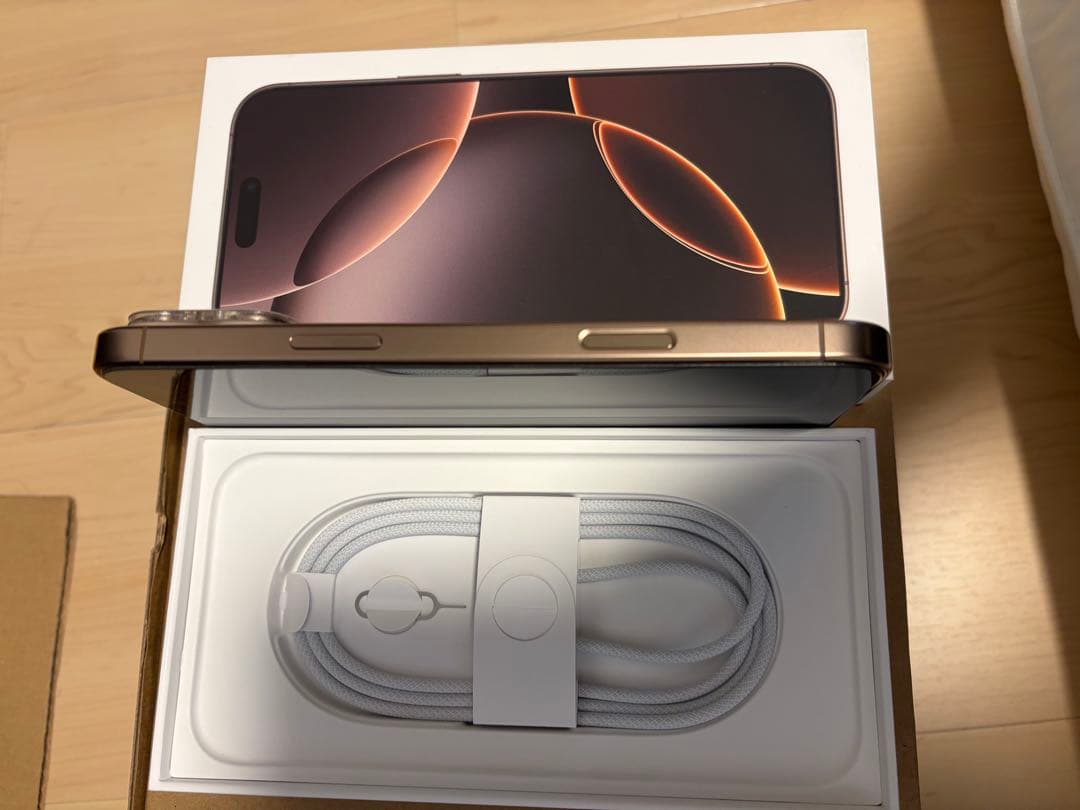 SIMフリーiPhone16ProMax 256GB バッテリー100%【美品】