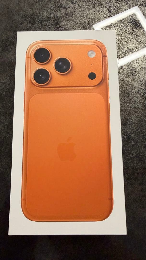 【美品】Apple iPhone17pro 256GB ケース付き