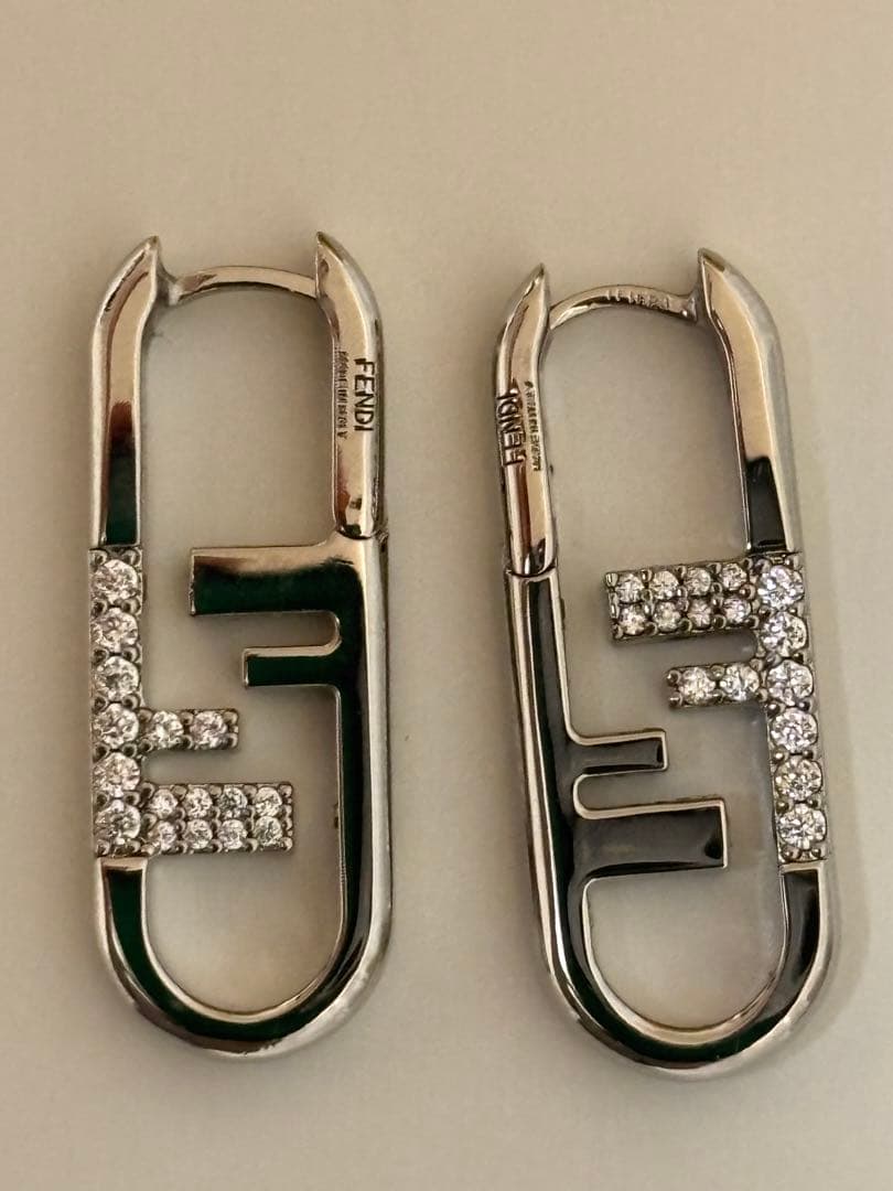 FENDI ピアス　オーロック　シルバー