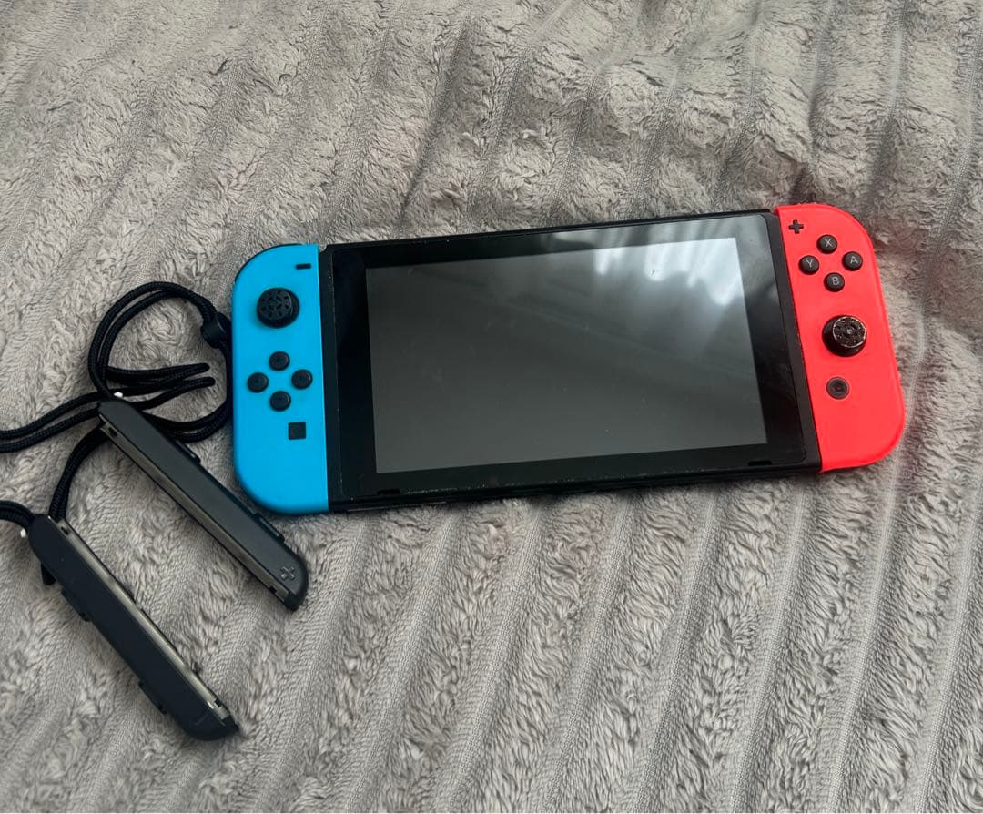 ジャンクNintendo Switch 本体 青と赤のJoy-Con