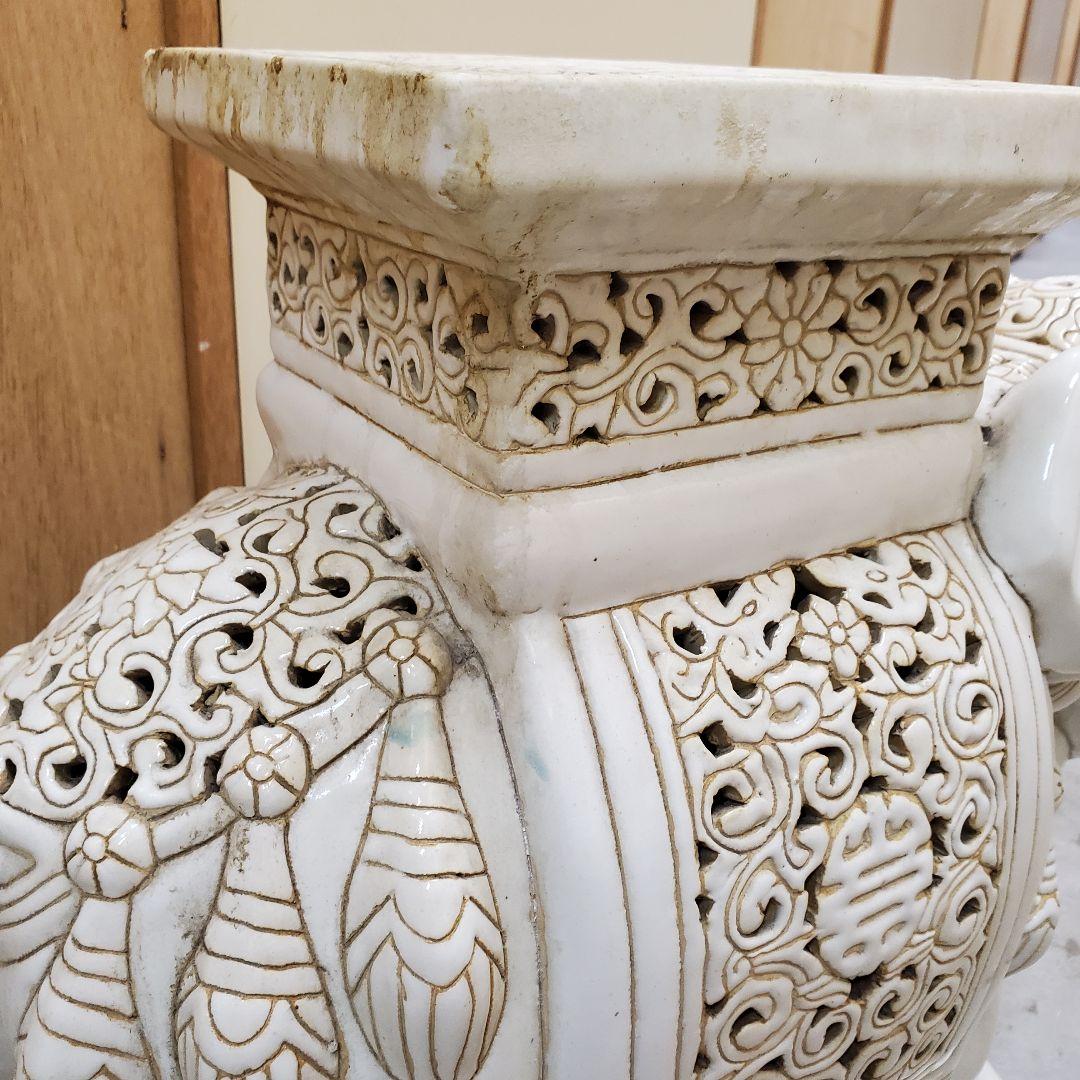 象の形の陶器製スツール