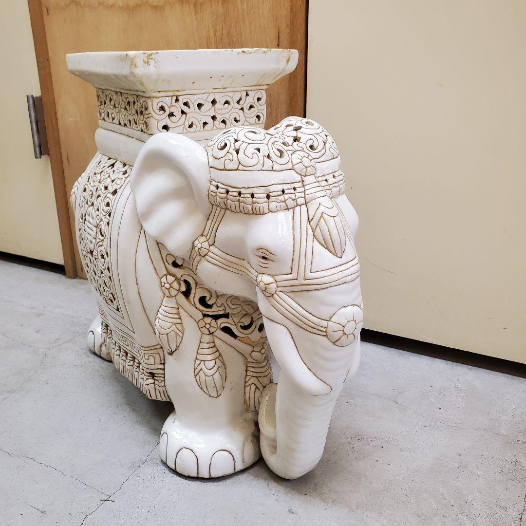 象の形の陶器製スツール