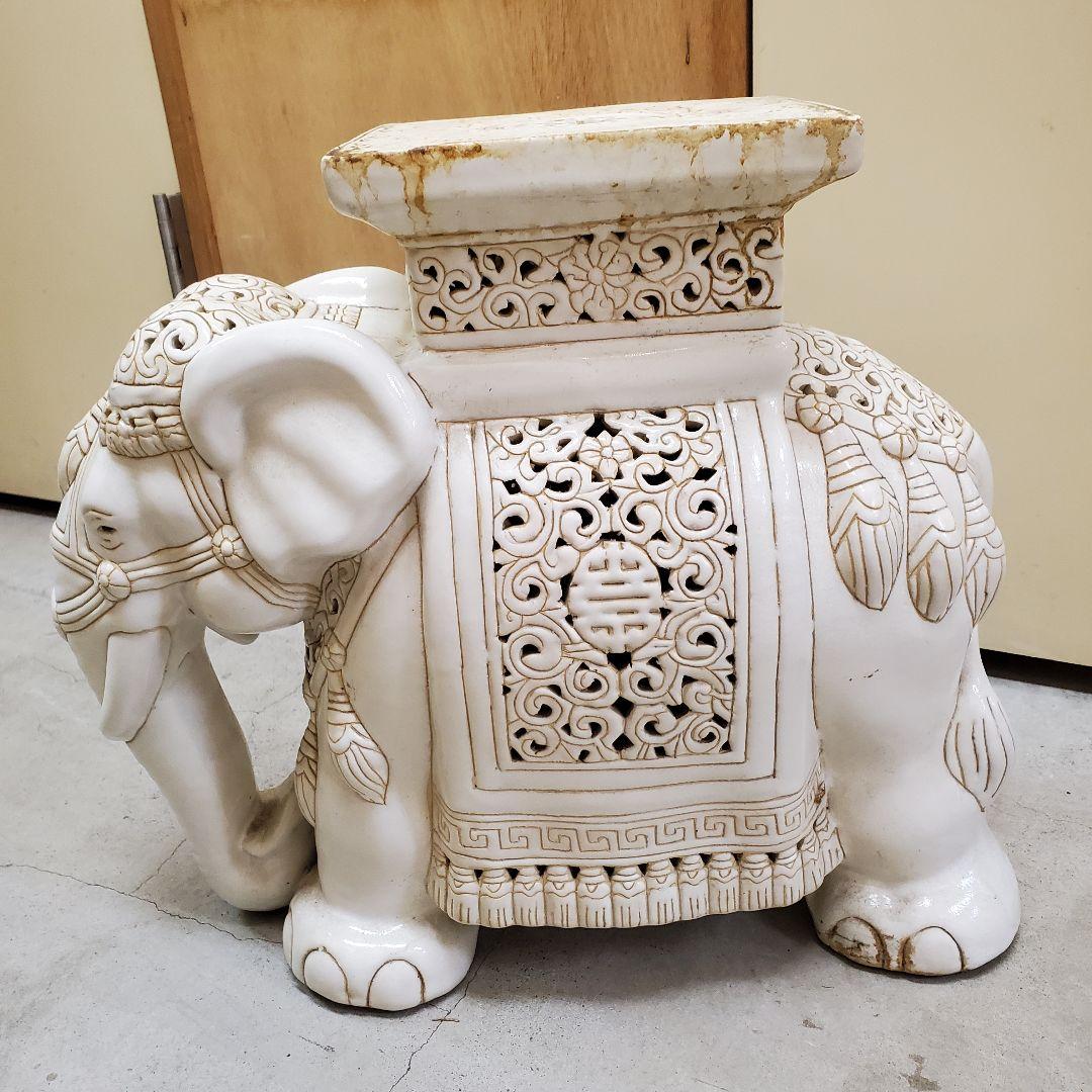 象の形の陶器製スツール