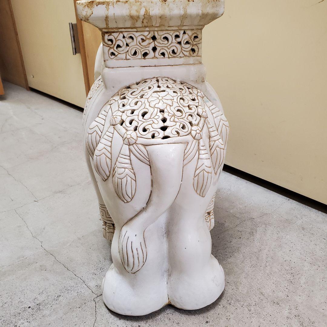 象の形の陶器製スツール