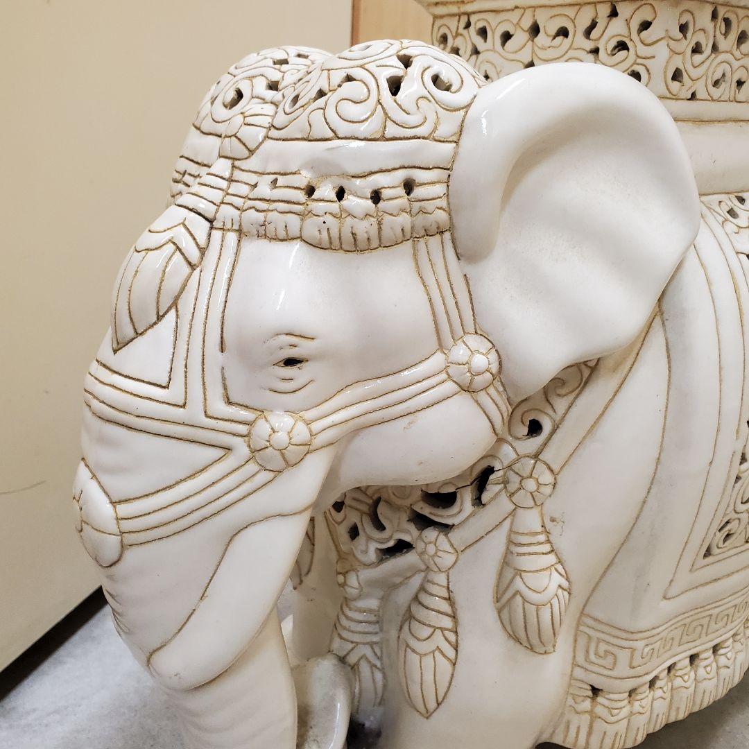 象の形の陶器製スツール