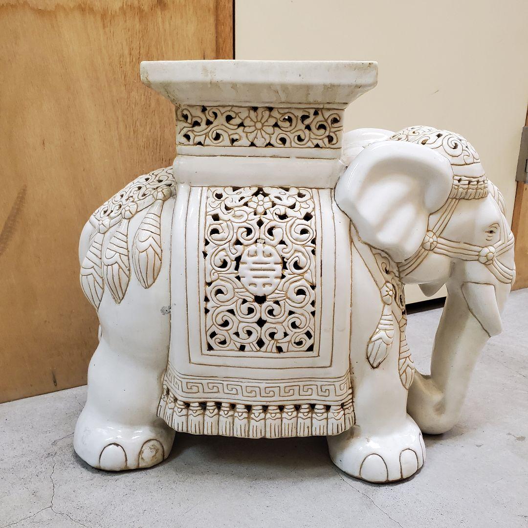 象の形の陶器製スツール