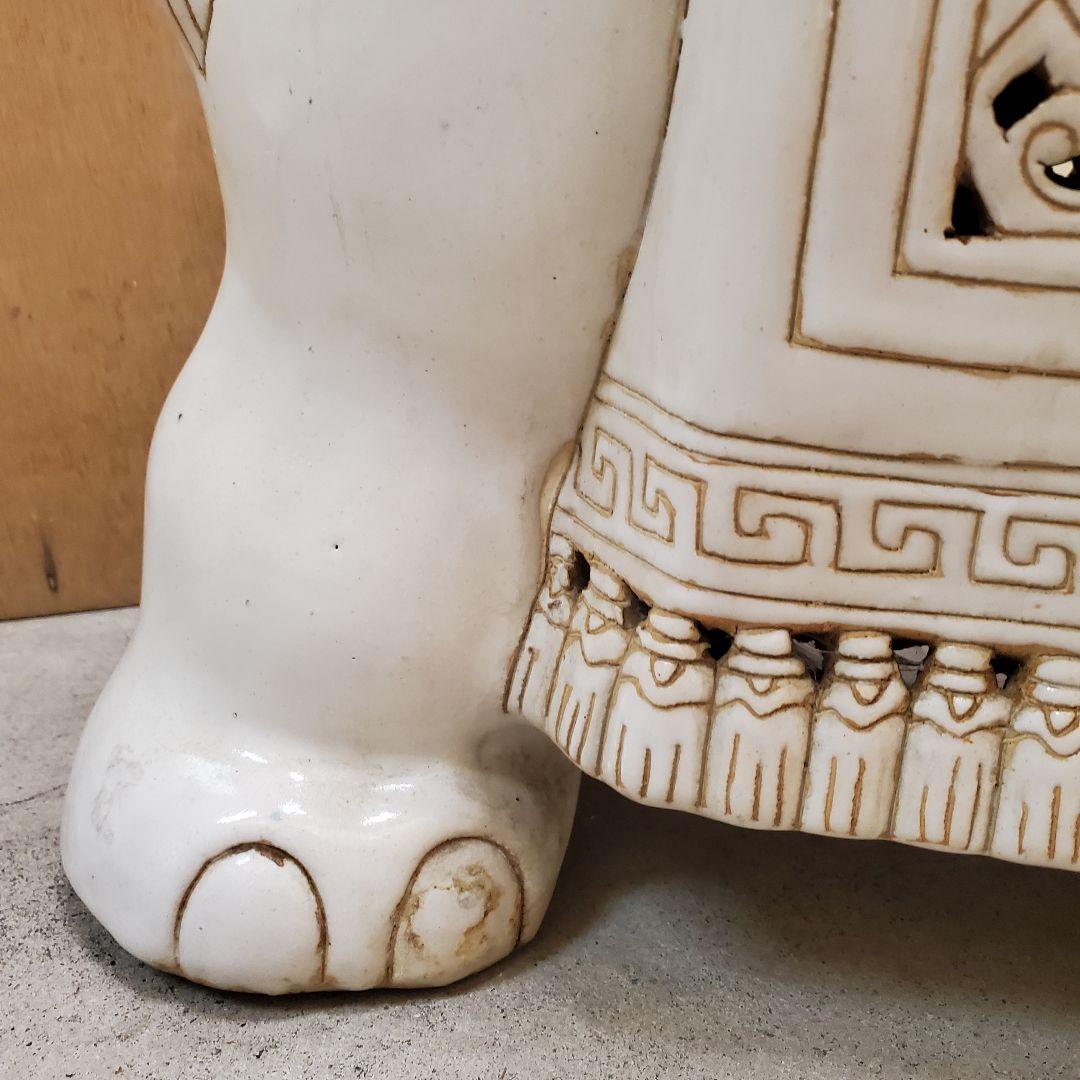 象の形の陶器製スツール