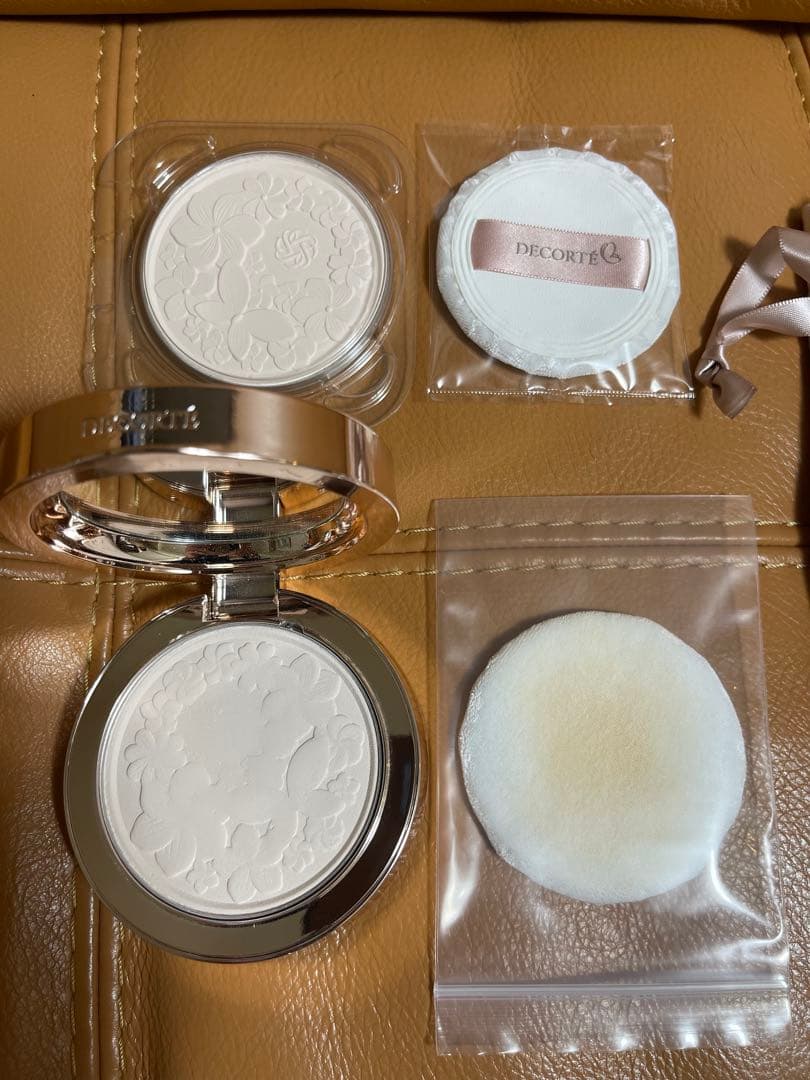 値下げ【2024年クリスマスコフレ】 「コスメデコルテ」の限定フェイスパウダー