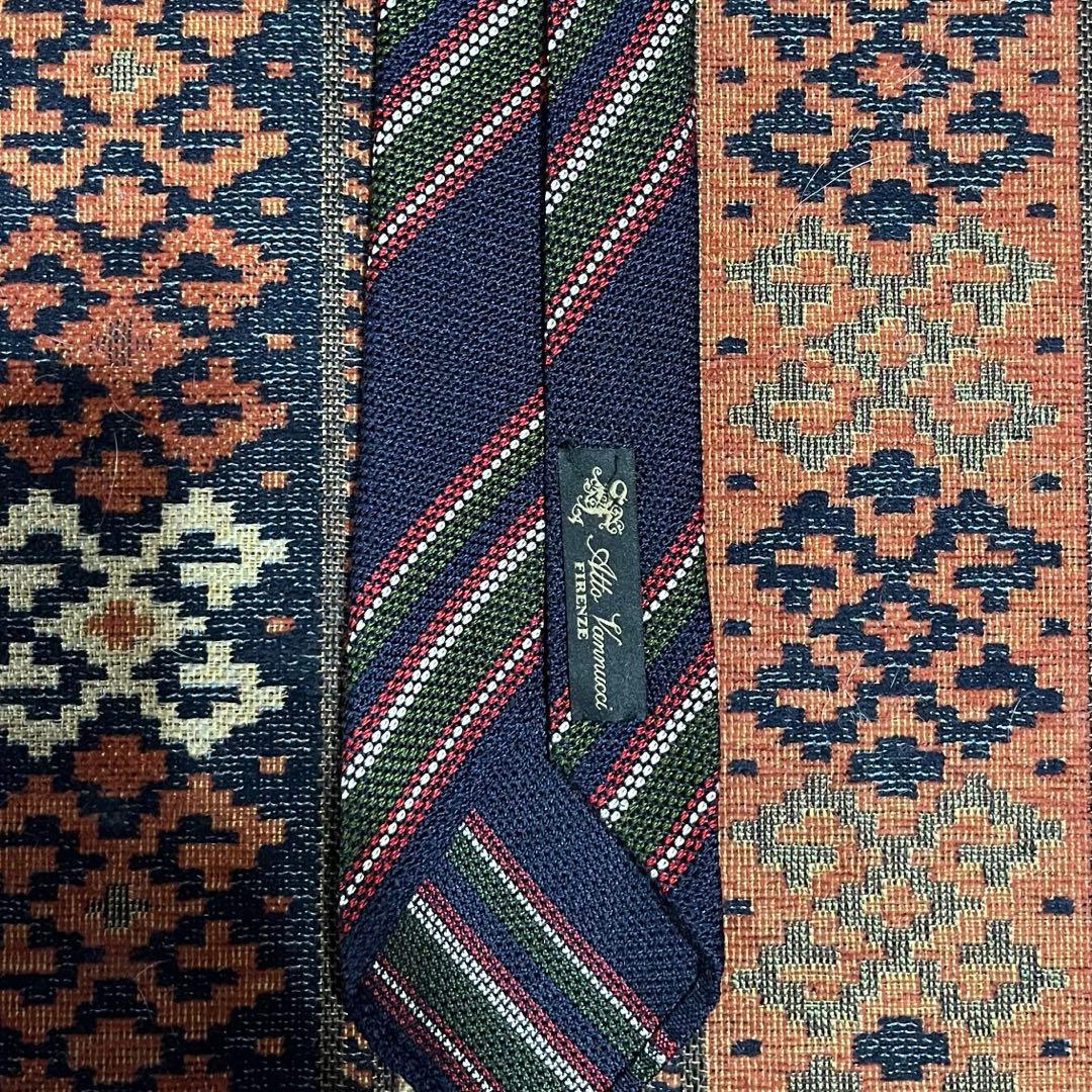 アットヴァンヌッチ　レジメンタル　ネクタイ