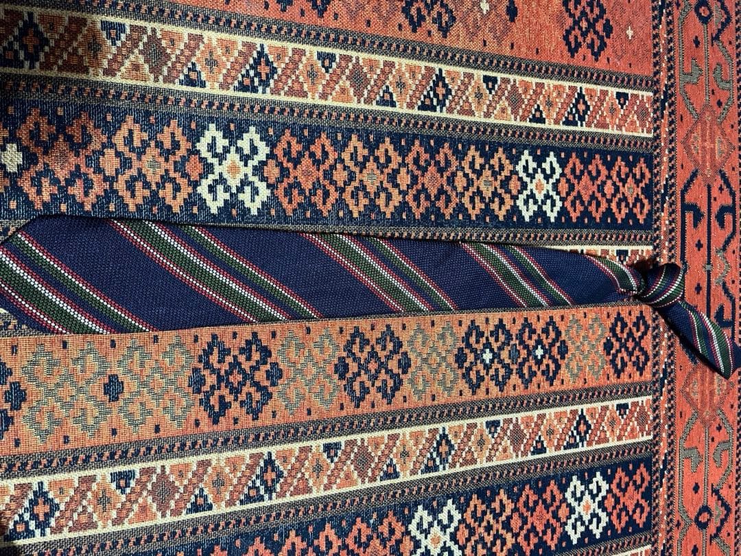 アットヴァンヌッチ　レジメンタル　ネクタイ