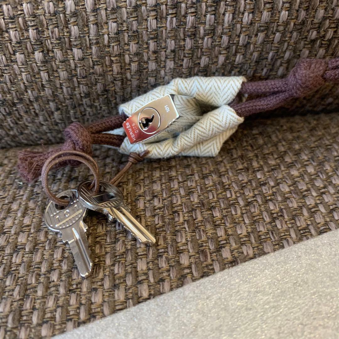 新品同様　正規品エルメス 南京錠 鍵 カデナ キー シルバー