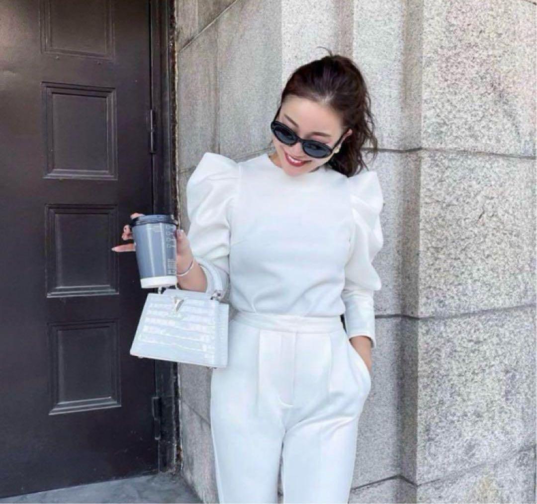 ね*ね様 美品 sheller シェリエ ダンボール パフスリーブ トップス