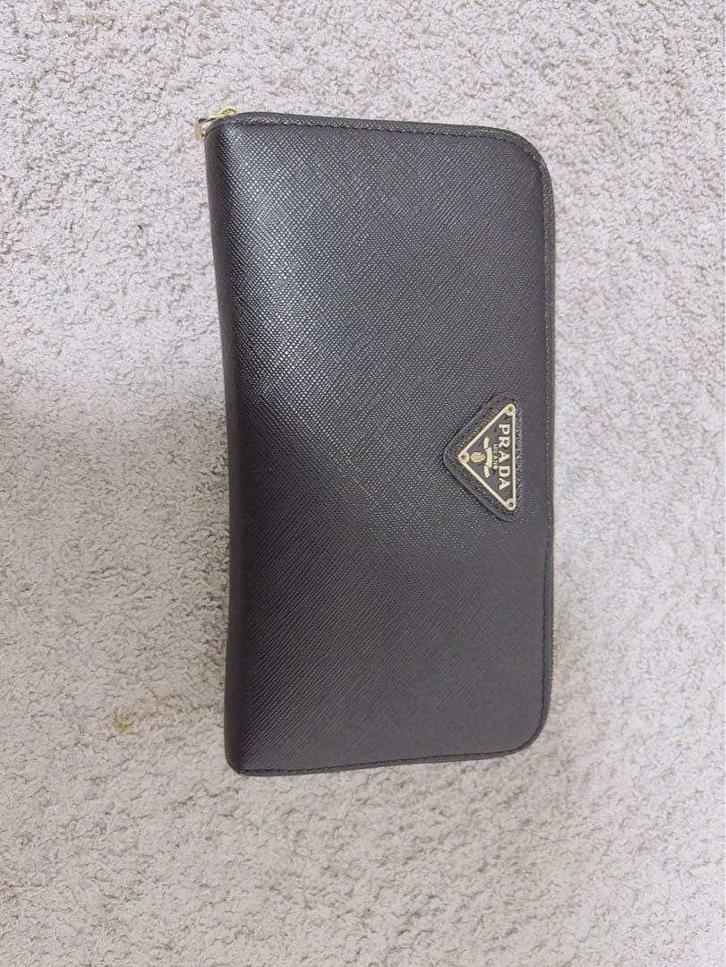 PRADA ブラック 長財布 ゴールドジッパー