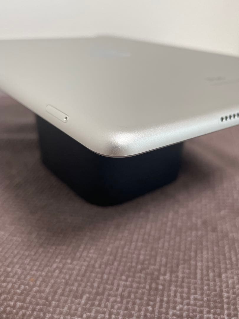 (本体のみ)iPad第8世代 32GB SIMフリー シルバー