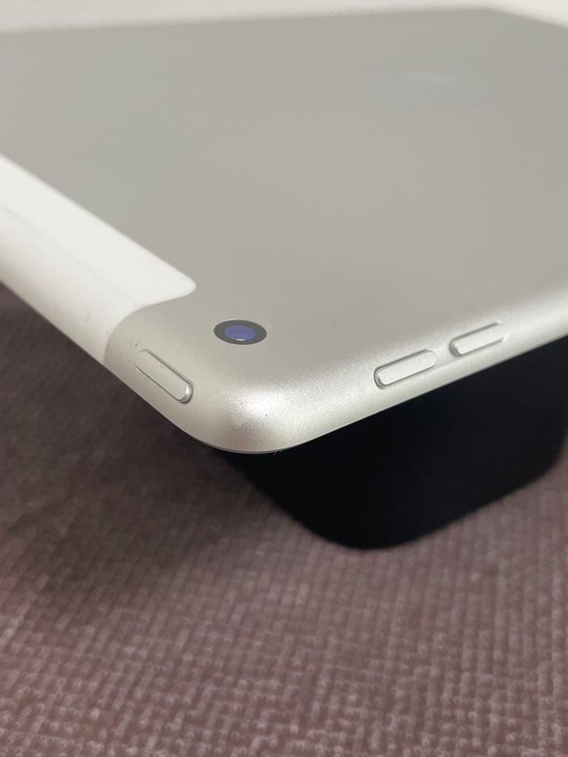 (本体のみ)iPad第8世代 32GB SIMフリー シルバー