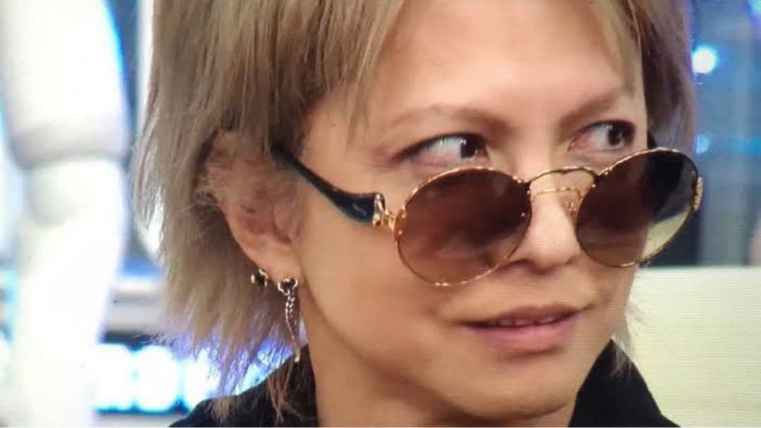 HYDE着　同型同色　PRADA ラウンドサングラス