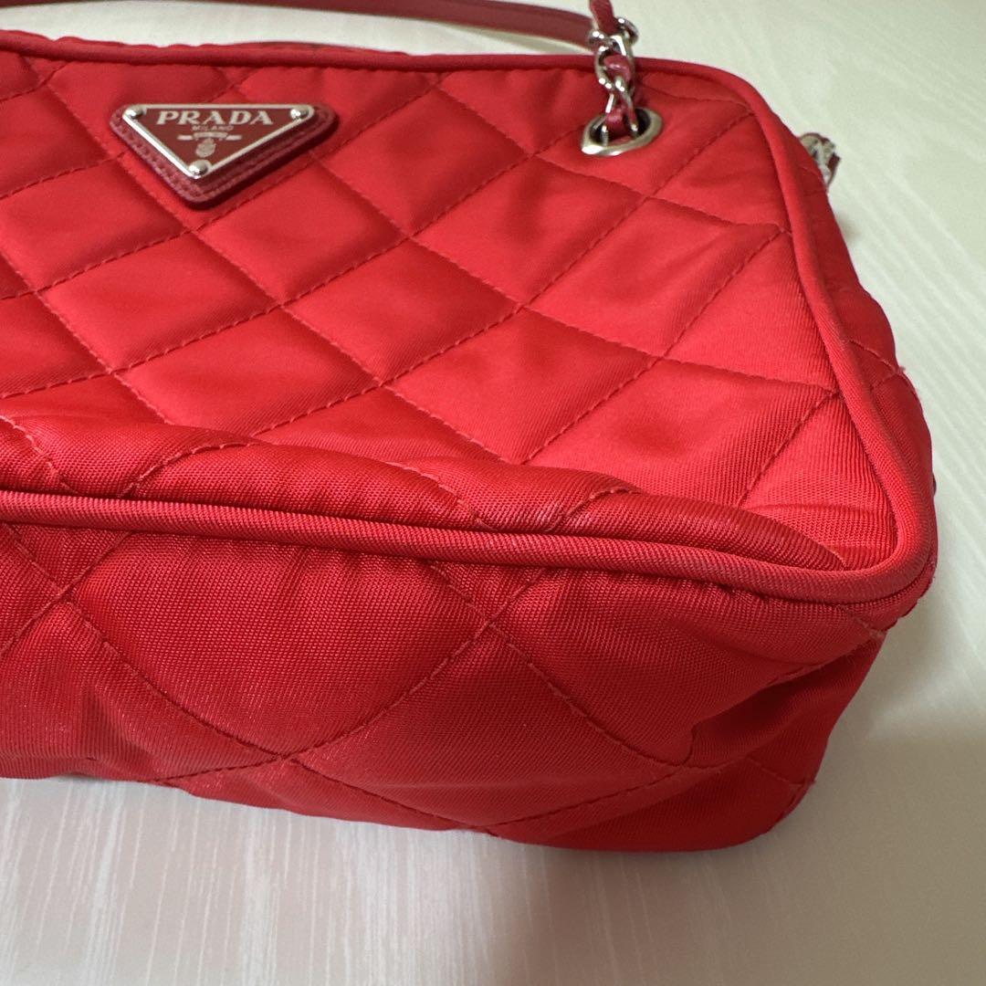 PRADA　キルティングショルダーバック　レッド
