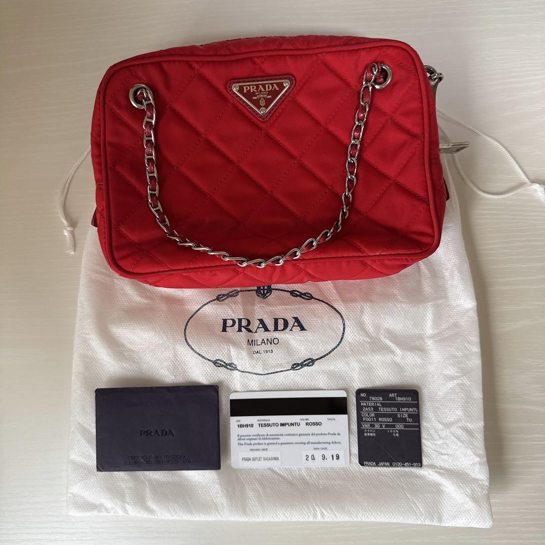 PRADA　キルティングショルダーバック　レッド