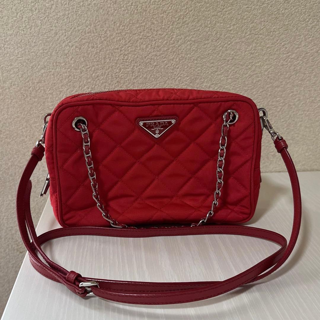 PRADA　キルティングショルダーバック　レッド