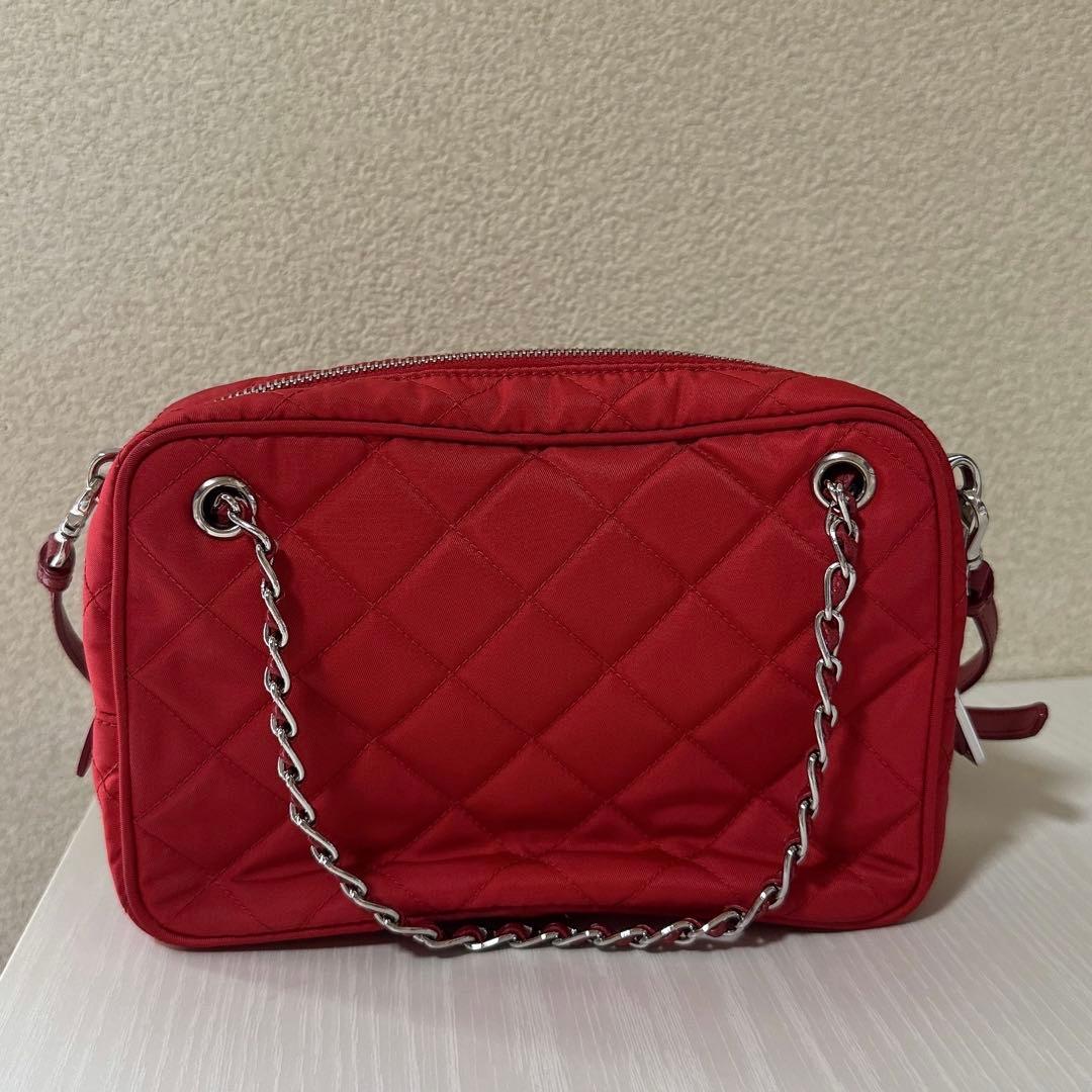 PRADA　キルティングショルダーバック　レッド