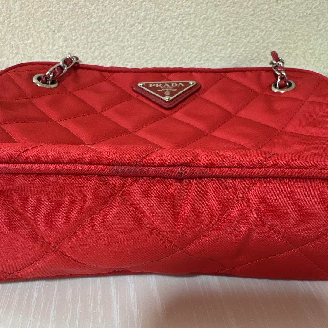 PRADA　キルティングショルダーバック　レッド