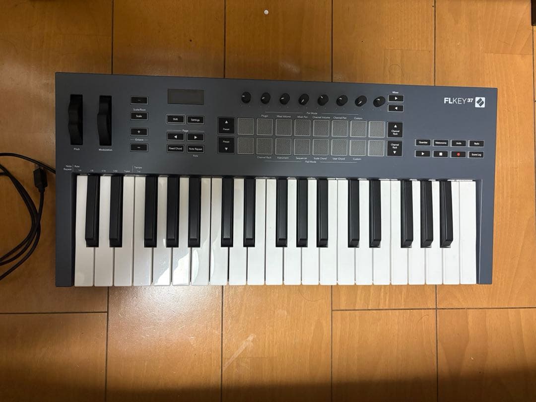 Novation FLKEY 37 MIDIキーボード
