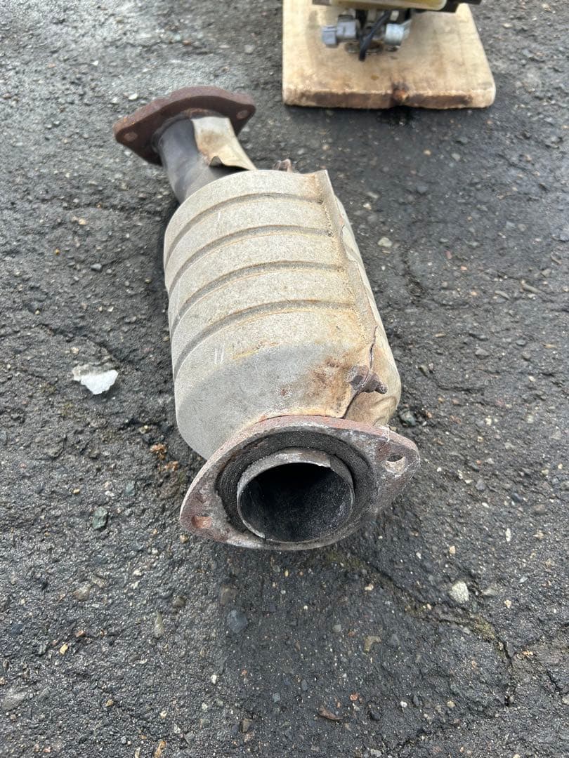 16アリスト 純正触媒