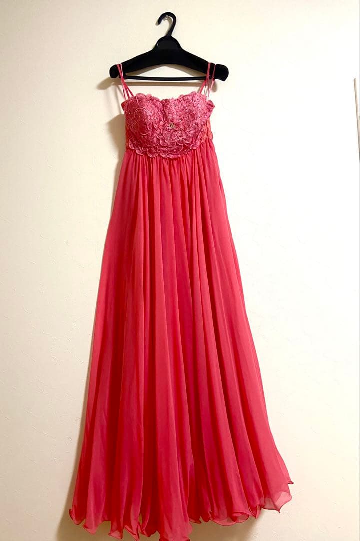 エメ　ピンク フラワー刺繍ドレス