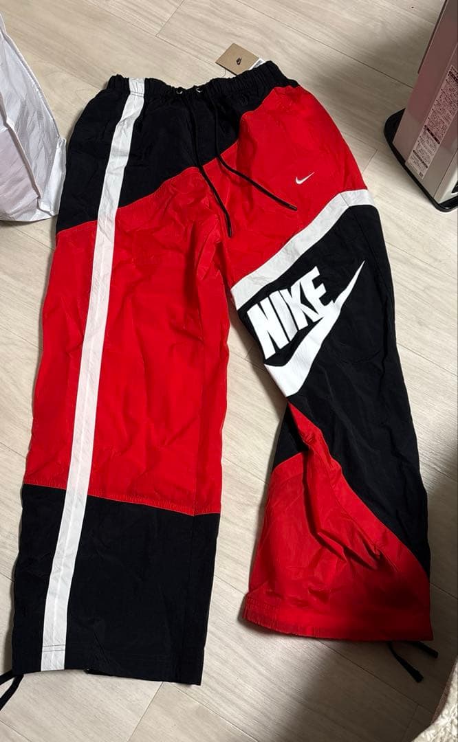 ナイキ　山田涼介　RED