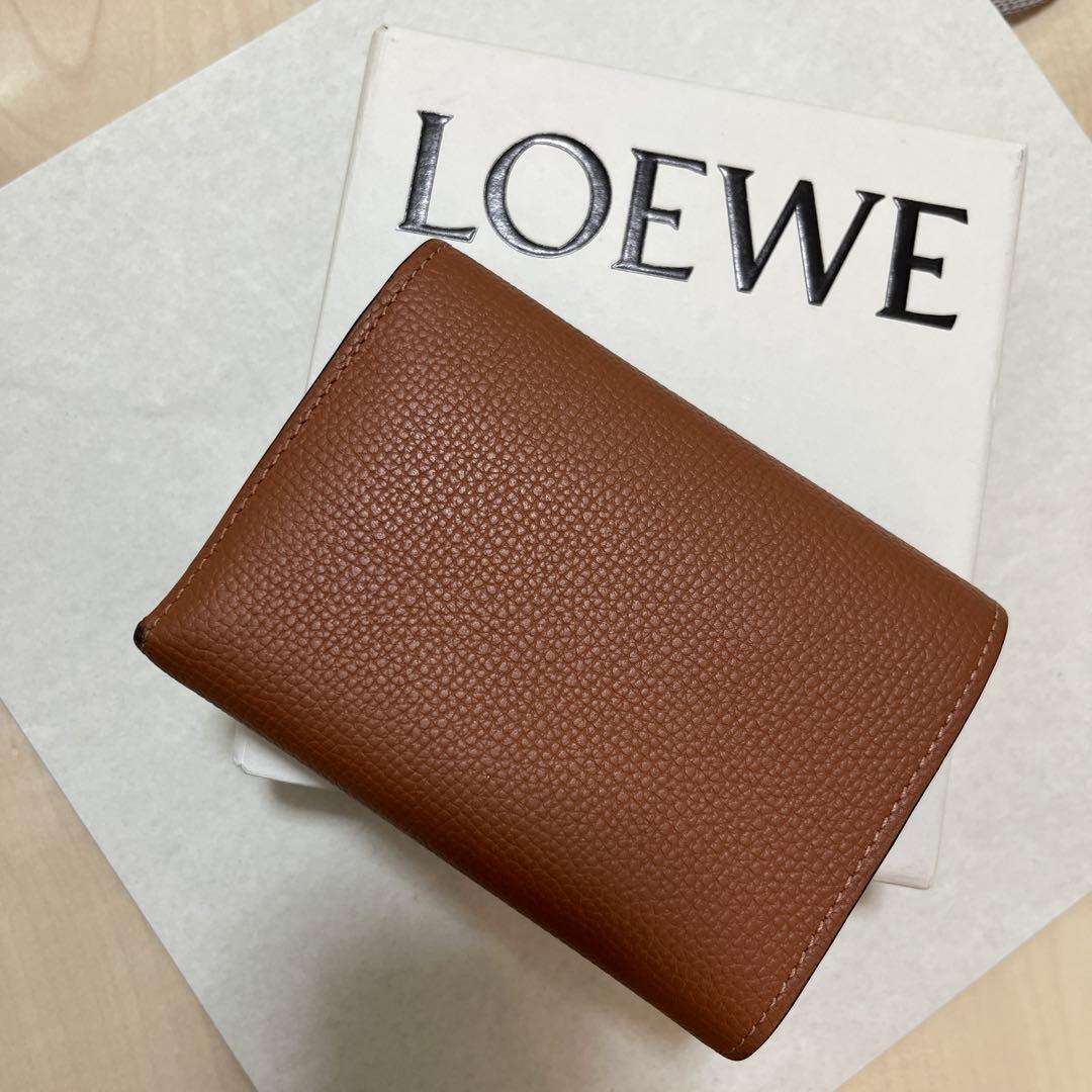 LOEWE ブラウン三つ折り財布