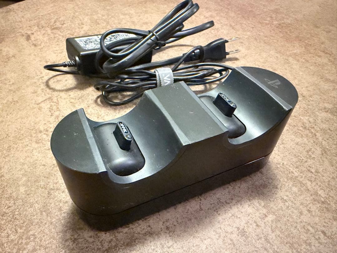 PlayStation 4 Slim 本体 と 付属品等